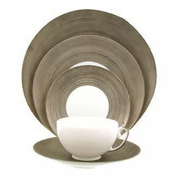 Hemisphere Platinum Full Band Dinner Plate, Large Center