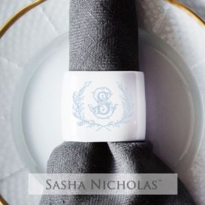Porcelaine Napkin Ring w Couture Wreath in Light Blue